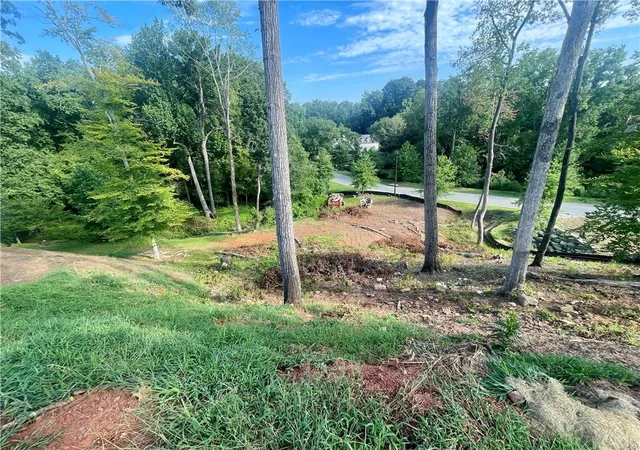 Photo 4 of Single family home for sale at 4404 Brookview Dr SE, Atlanta, GA 30339 | MLS# 7817162 | Listing updated on 2026-08-11
