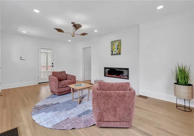 Photo 2 of Single family home for sale at 1004 Westmoor Dr Nw, Atlanta, GA 30314 | MLS# 7811490 | Listing updated on 2026-08-28