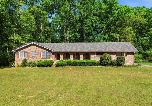 Photo 2 of Single family home for sale at 3950 W Stubbs Rd, Atlanta, GA 30349 | MLS# 7748682 | Listing updated on 2026-06-10