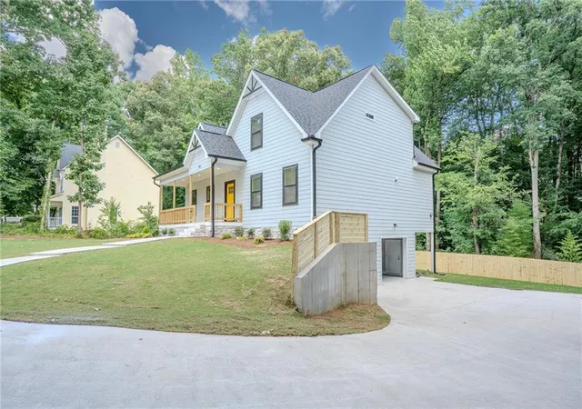 2nd image of 160 Rosewood Cir, Covington, GA 30016 | MLS# 7804113