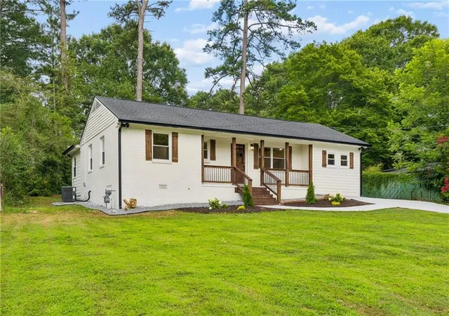 Photo 2 of Single family home for sale at 2720 Sherwood Rd Se, Smyrna, GA 30082 | MLS# 7828503 | Listing updated on 2026-08-29