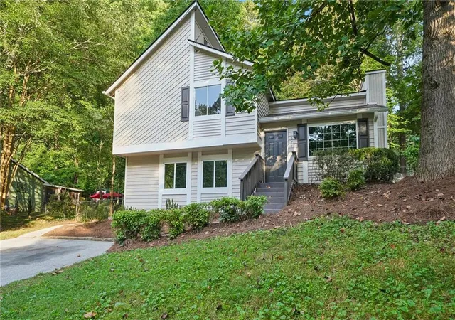2nd image of 674 Inland Wy Nw, Lilburn, GA 30047 | MLS# 7823643