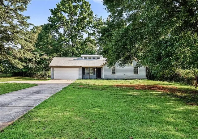 Photo 3 of Sale Pending at 163 Sagebrush Rd, Stockbridge, GA 30281 | MLS# 7785030 | Listing updated on 2026-10-01