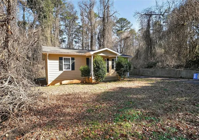 3rd image of 1826 County Line Rd, Atlanta, GA 30331 | MLS# 7816670