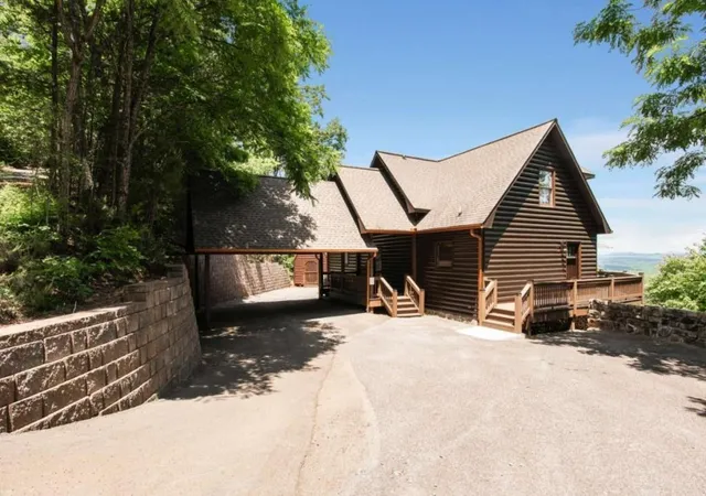 Photo 3 of Single family home for sale at 231 Sunrock Mountain Trl, Blue Ridge, GA 30513 | MLS# 7797848 | Listing updated on 2026-10-06