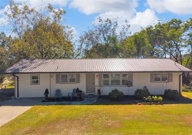 Photo 1 of Single family home for sale at 2632 Oak Valley Rd, Toccoa, GA 30577 | MLS# 7858769 | Listing updated on 2026-10-25