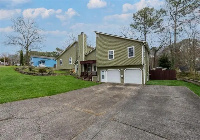 Photo 2 of Single family home for sale at 3720 Quail Holw Trl, Snellville, GA 30039 | MLS# 7778753 | Listing updated on 2026-08-29