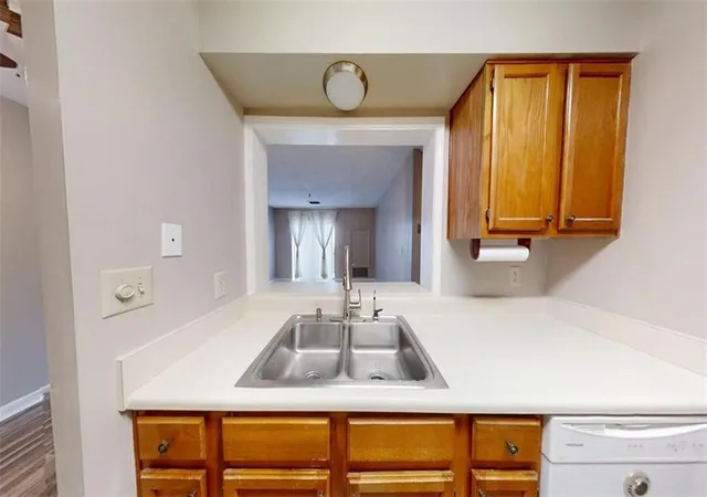 2nd image of 300 Johnson Ferry Rd Ne #B503, Sandy Springs, GA 30328 | MLS# 7798504