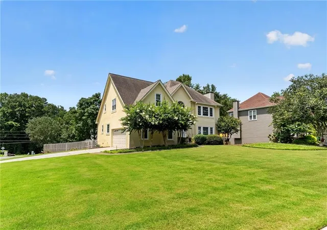 Photo 2 of Single family home for sale at 3607 Tree View Dr, Snellville, GA 30078 | MLS# 7812689 | Listing updated on 2026-10-05