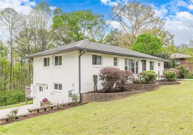 Photo 3 of Single family home for sale at 2396 Elmwood Cir SE, Atlanta, GA 30339 | MLS# 7720334 | Listing updated on 2026-09-16