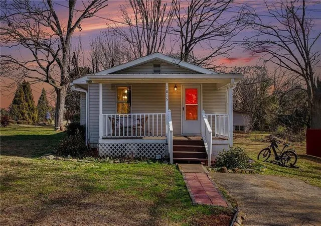 1st image of 1015 Jefferson Hwy, Winder, GA 30680 | MLS# 7744403