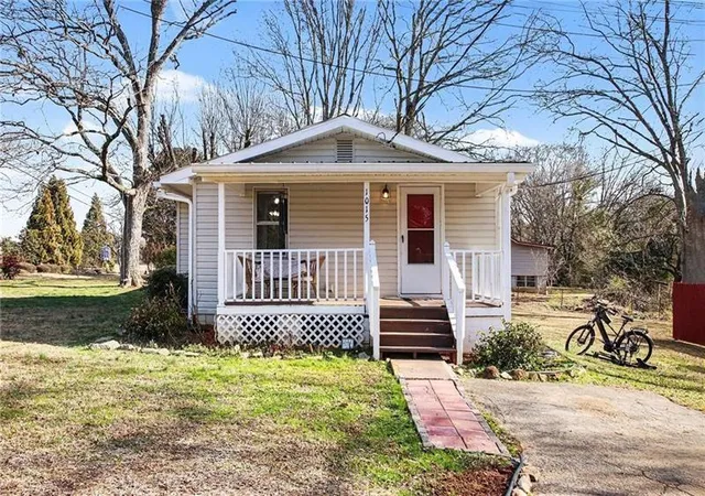 2nd image of 1015 Jefferson Hwy, Winder, GA 30680 | MLS# 7744403