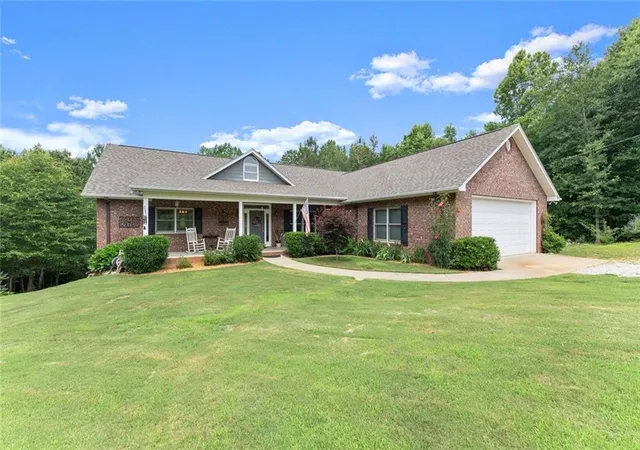 Homes for sale in Toccoa, GA | 1020 Easy St, Toccoa, GA 30577 | MLS# 7794808