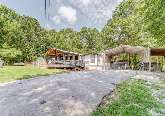 Photo 3 of Sale Pending at 135 Little Crk Ln, Resaca, GA 30735 | MLS# 7797554 | Listing updated on 2026-08-21