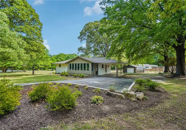2nd image of 1679 Seayes Rd Sw, Mableton, GA 30126 | MLS# 7758754