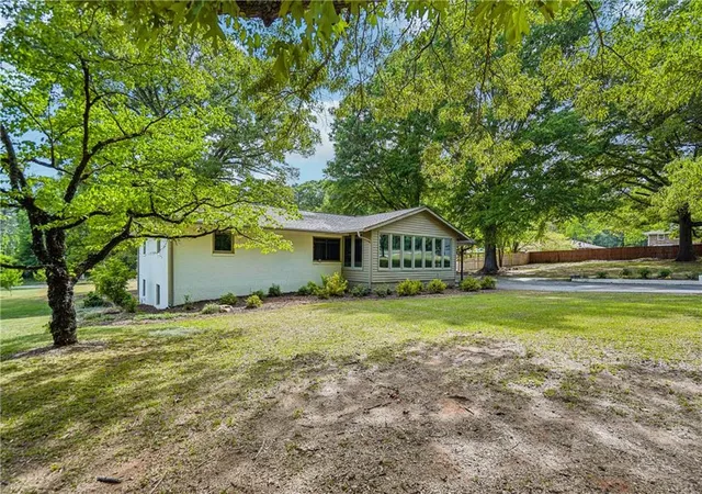 3rd image of 1679 Seayes Rd Sw, Mableton, GA 30126 | MLS# 7758754