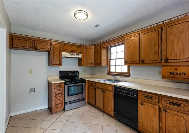 4th image of 1676 Winchester Wy Se, Conyers, GA 30013 | MLS# 7777911