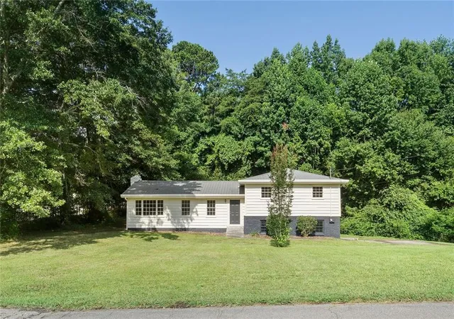 Photo 1 of Sale Pending at 5525 Oak Grv Dr, Acworth, GA 30102 | MLS# 7805216 | Listing updated on 2026-09-06