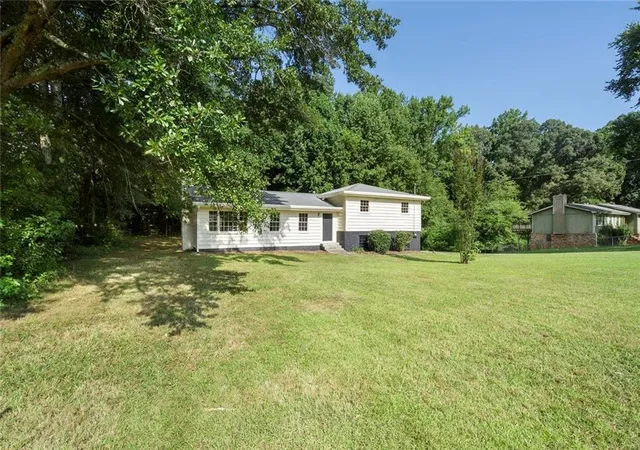 Photo 2 of Sale Pending at 5525 Oak Grv Dr, Acworth, GA 30102 | MLS# 7805216 | Listing updated on 2026-09-06