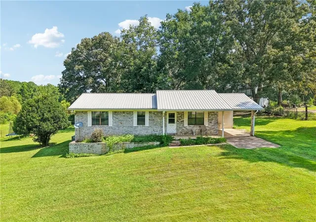 1st image of 911 Grant Town Rd, Munford, AL 36268 | MLS# 7824456