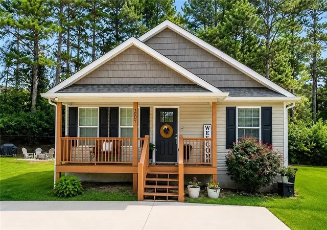 Photo 1 of Single family home for sale at 209 Roslyn Ct, Dalton, GA 30720 | MLS# 7819443 | Listing updated on 2026-09-15