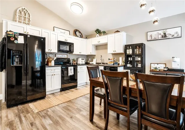 Photo 3 of Single family home for sale at 209 Roslyn Ct, Dalton, GA 30720 | MLS# 7819443 | Listing updated on 2026-09-15
