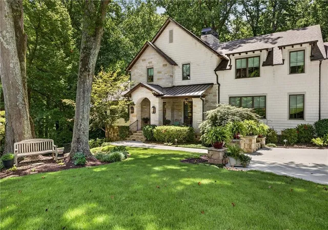 2nd image of 4584 Meadow Valley Dr, Sandy Springs, GA 30342 | MLS# 7811101