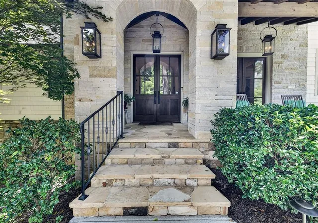 Photo 4 of Single family home for sale at 4584 Meadow Valley Dr, Sandy Springs, GA 30342 | MLS# 7811101 | Listing updated on 2026-10-05