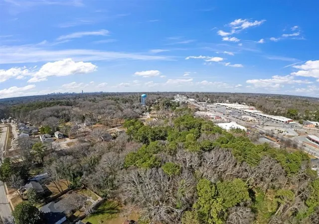 3rd image of 2076 Windy Hill Rd, Decatur, GA 30032 | MLS# 7782956