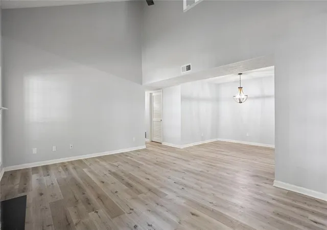 Listing Photo 2 - Condo for sale in building located at 6430 Oakleaf Wy, Morrow, GA 30260 - Unit #