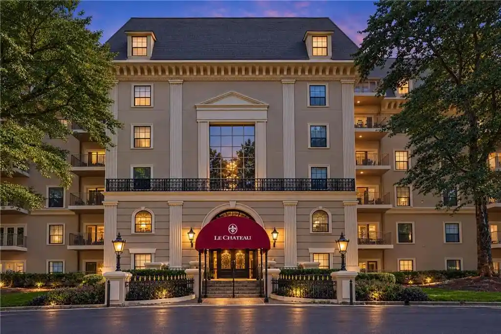 Listing Photo 1 - Condo for sale in 2865 Lenox Rd Ne located at 2865 Lenox Rd Ne, Atlanta, GA 30324 - Unit #211