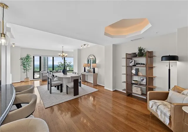 Listing Photo 4 - Condo for sale in building located at 3475 Oak Vly Rd Ne, Atlanta, GA 30326 - Unit #2150