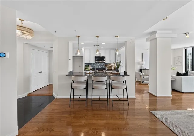 Listing Photo 5 - Condo for sale in building located at 3475 Oak Vly Rd Ne, Atlanta, GA 30326 - Unit #2150