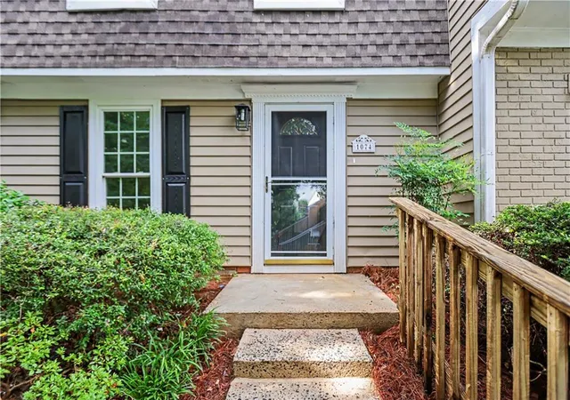 Photo 3 of Townhouse for sale at 1074 New Hvn Dr Sw, Marietta, GA 30064 | MLS# 7789714 | Listing updated on 2026-09-18
