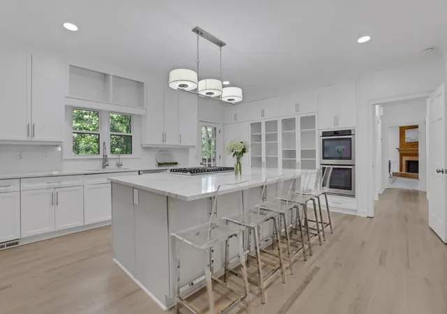 2nd image of 8705 River Bluff Ln, Roswell, GA 30076 | MLS# 7815676