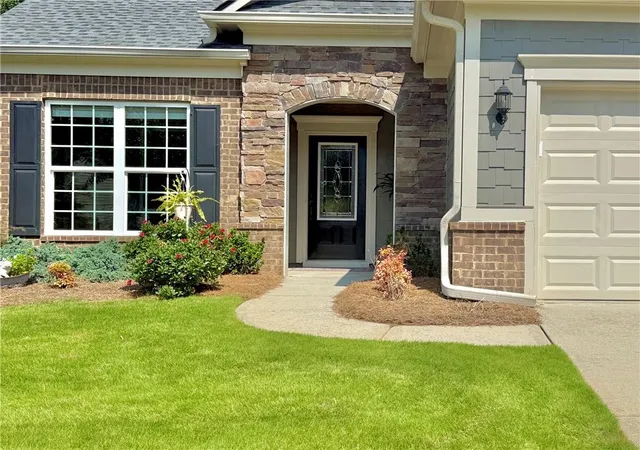 Photo 2 of Sale Pending at 2868 Goldfinch Cir, Marietta, GA 30066 | MLS# 7819486 | Listing updated on 2026-08-28