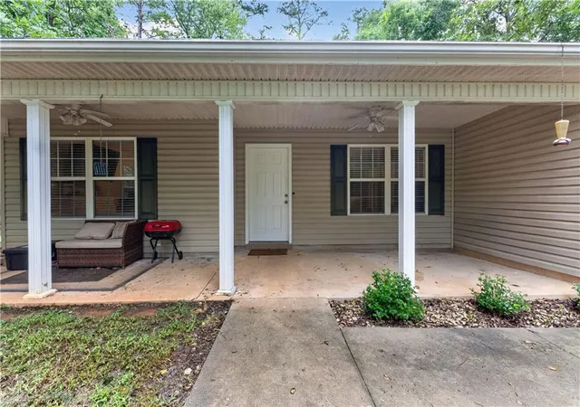 Photo 3 of Sale Pending at 3548 Lakeview Dr, Gainesville, GA 30501 | MLS# 7810856 | Listing updated on 2026-08-28