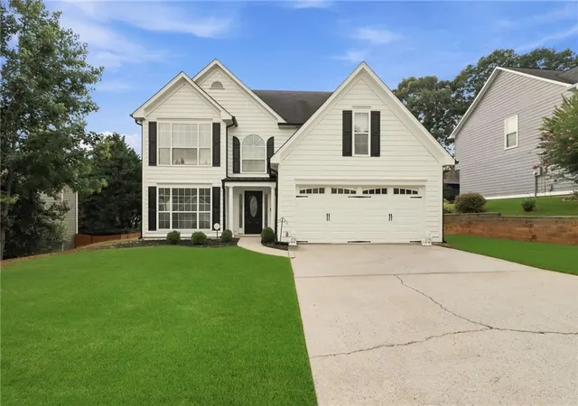 Photo 2 of Single family home for sale at 2765 Suwanee Lakes Trl, Suwanee, GA 30024 | MLS# 7820868 | Listing updated on 2026-08-14