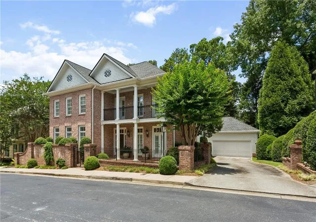 Photo 2 of Single family home for sale at 4267 Olde Ml Ln Ne, Atlanta, GA 30342 | MLS# 7796741 | Listing updated on 2026-10-06