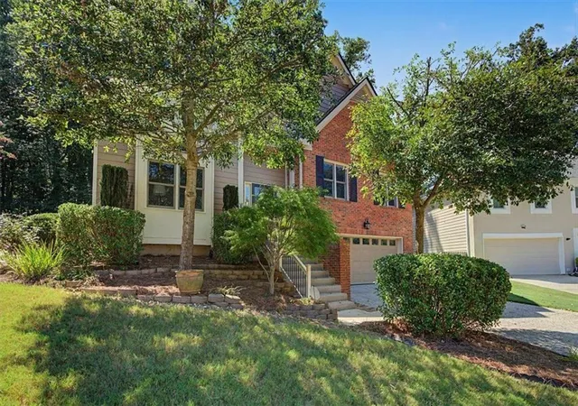 Photo 2 of Single family home for sale at 820 Kenley Walk, Roswell, GA 30076 | MLS# 7826591 | Listing updated on 2026-08-30