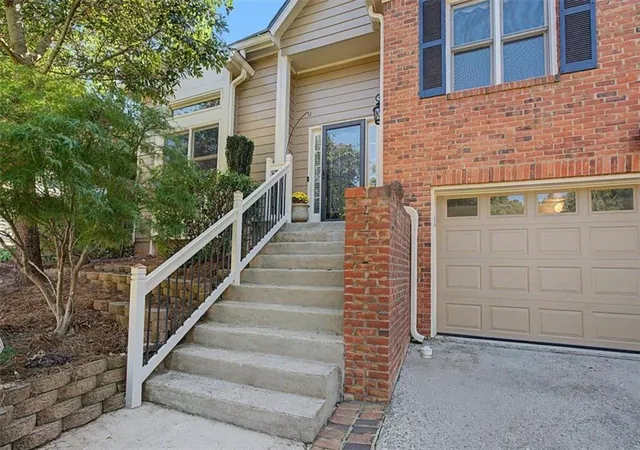 Photo 3 of Single family home for sale at 820 Kenley Walk, Roswell, GA 30076 | MLS# 7826591 | Listing updated on 2026-08-30