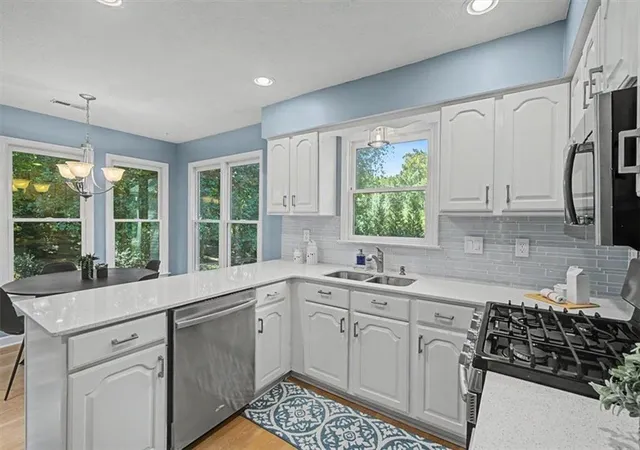 Photo 4 of Single family home for sale at 820 Kenley Walk, Roswell, GA 30076 | MLS# 7826591 | Listing updated on 2026-08-30