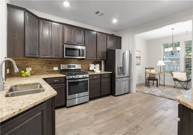 3rd image of 321 Cottonwood Cir, Peachtree City, GA 30269 | MLS# 7820781