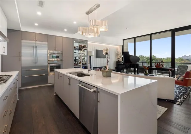 2nd image of 2425 Peachtree Rd Ne #707, Atlanta, GA 30305 | MLS# 7742400