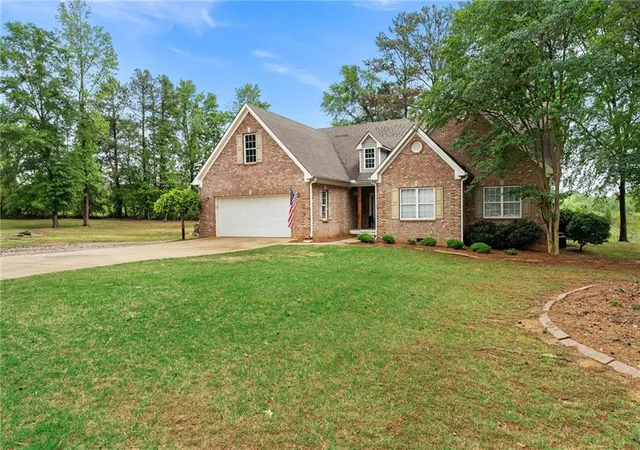 Photo 3 of Single family home for sale at 12 Grapevine Way Ne, Cartersville, GA 30121 | MLS# 7761398 | Listing updated on 2026-09-01