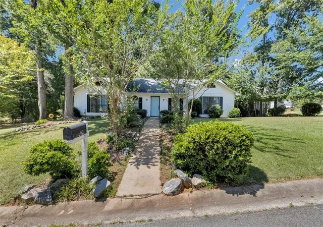 Photo 2 of Single family home for sale at 226 N Wesleyan Cir N, Macon, GA 31210 | MLS# 7829181 | Listing updated on 2026-08-29