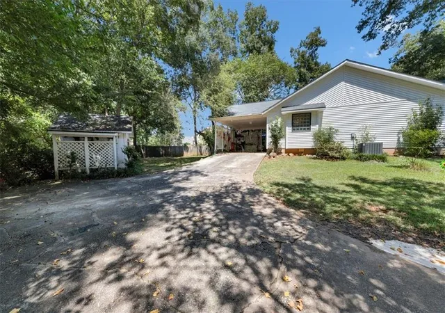 Photo 3 of Single family home for sale at 226 N Wesleyan Cir N, Macon, GA 31210 | MLS# 7829181 | Listing updated on 2026-08-29