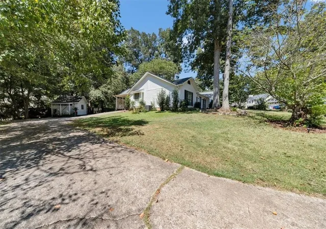 Photo 3 of Single family home for sale at 226 N Wesleyan Cir N, Macon, GA 31210 | MLS# 7829181 | Listing updated on 2026-08-29