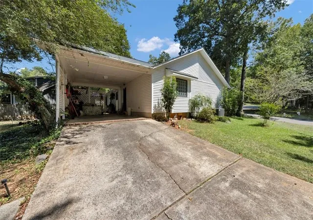 Photo 4 of Single family home for sale at 226 N Wesleyan Cir N, Macon, GA 31210 | MLS# 7829181 | Listing updated on 2026-08-29