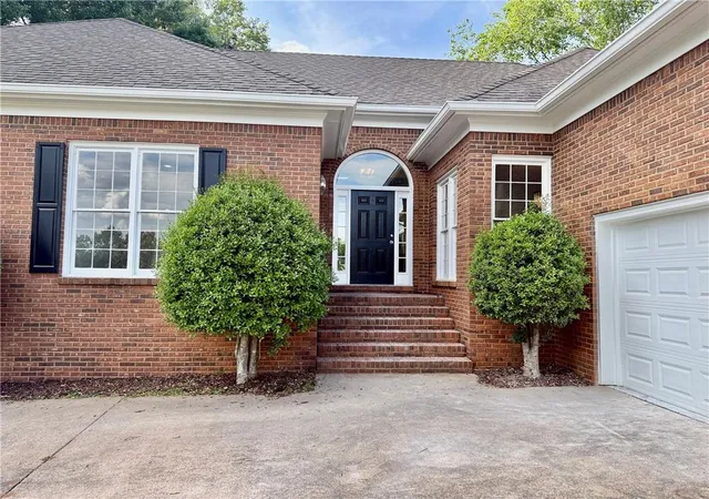 Photo 2 of Single family home for sale at 3607 Hampstead Ln Ne, Roswell, GA 30075 | MLS# 7809508 | Listing updated on 2026-09-15